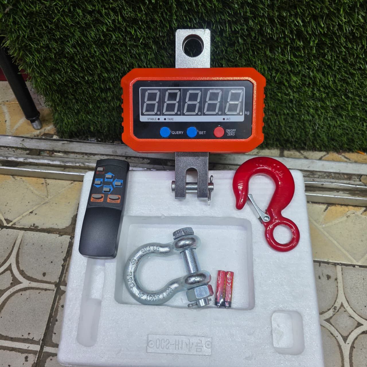 dc2bee44-b827-4a9c-8768-f19c427a22f3.jpg 1000kgs crane scale(OCSE-1) - Image 1